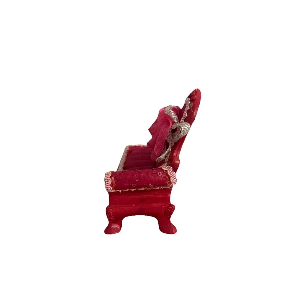 Rings Display Stand Sofa Lounger Shape Lovely Magenta Ring Holder
